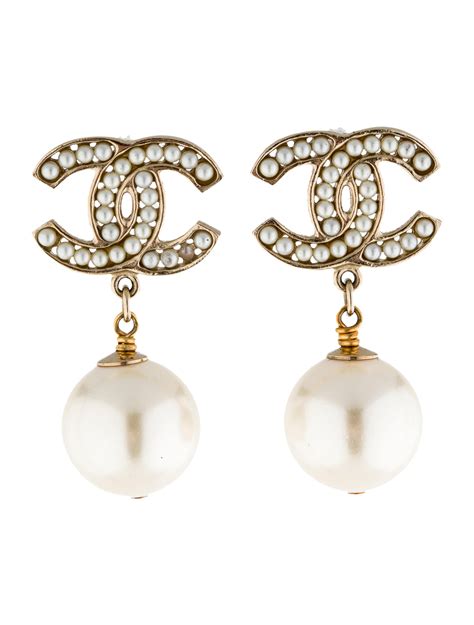 chanel cc pearl drop earrings|Chanel double c earrings real.